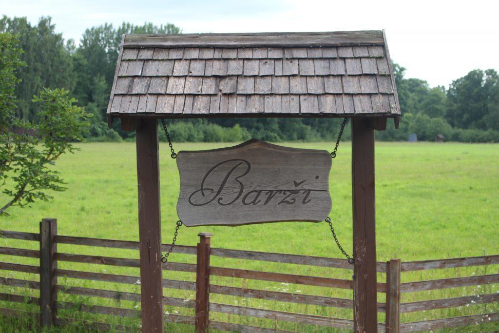 Отель Viesu Nams Barzi Tinuzi Экстерьер фото